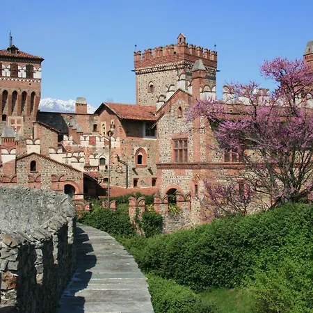 Castello Di Pavone Hotel 4*