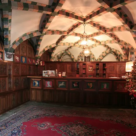 Отель Castello Di Pavone 4*