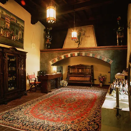 Castello Di Pavone Hotel 4*