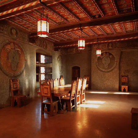 Castello Di Pavone 4* Павоне-Канавезе