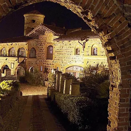 Castello Di Pavone 4* Pavone Canavese