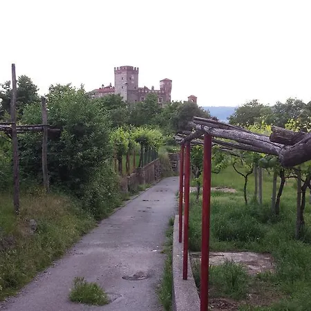 فندق Castello Di Pavone Pavone Canavese