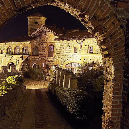 Castello Di Pavone Hotel