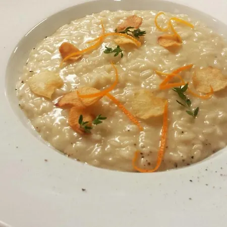 Castello Di Pavone 4* Павоне-Канавезе