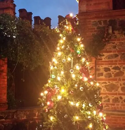 Castello Di Pavone 4* Павоне-Канавезе