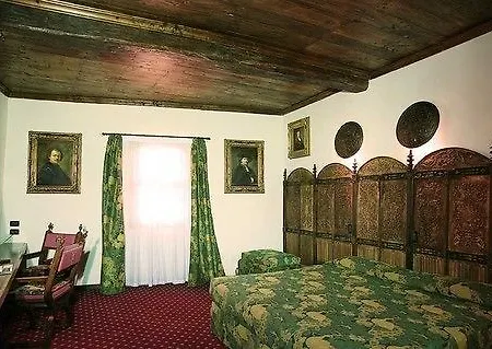 Castello Di Pavone Павоне-Канавезе