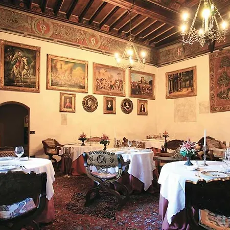 Castello Di Pavone Павоне-Канавезе