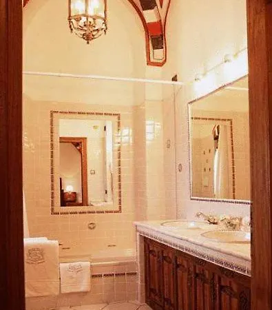 Отель Castello Di Pavone 4*