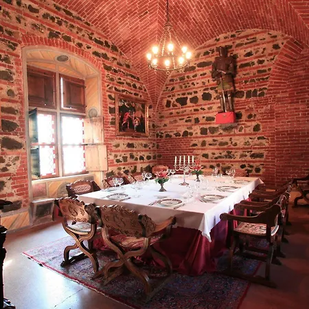 Hotel Castello Di Pavone 4*
