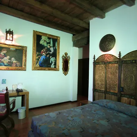 Castello Di Pavone فندق