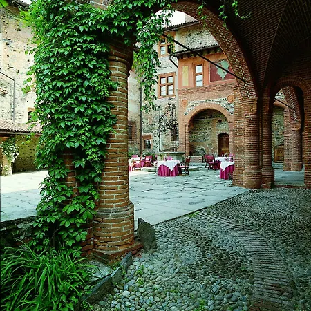 فندق Castello Di Pavone 4*