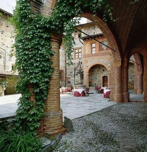 Castello Di Pavone Hotel