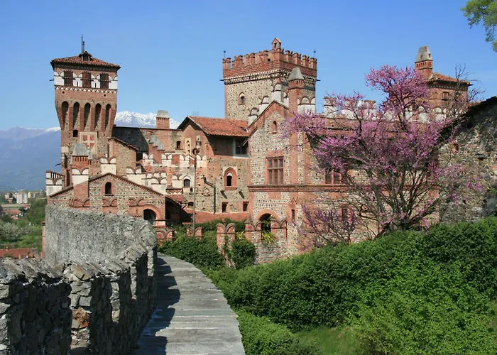 Castello Di Pavone Hotel 4*