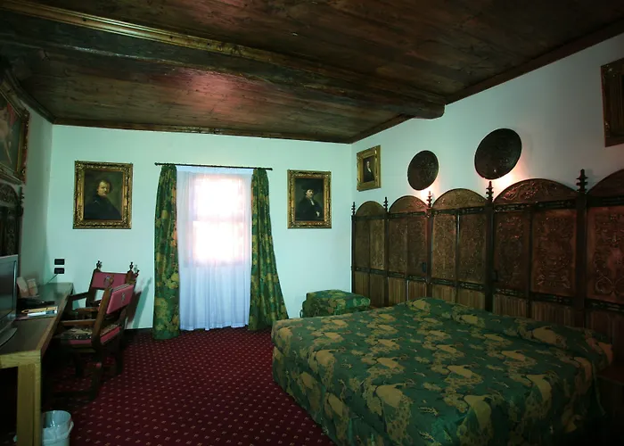 Castello Di Pavone Hotel