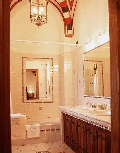 Hotel Castello Di Pavone 4*