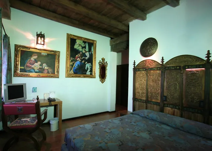 Castello Di Pavone Hotel